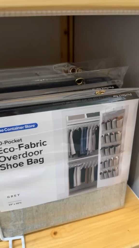 Overdoor shoe bag for the dorm