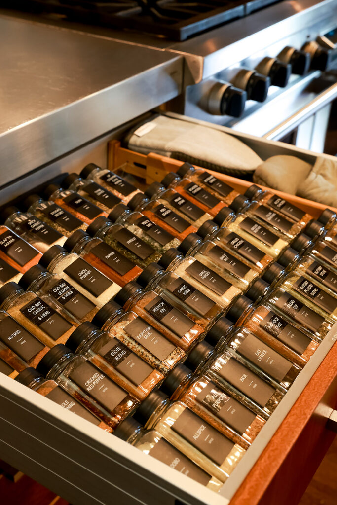 Spices organized after a concierge move