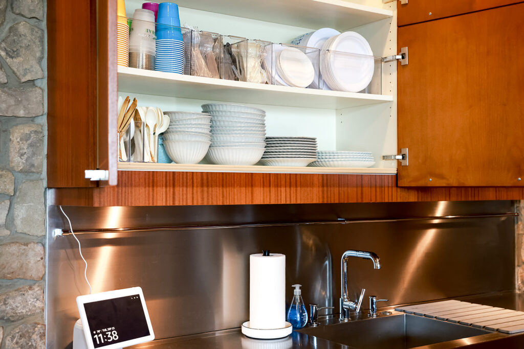 Kitchen organized after a concierge move