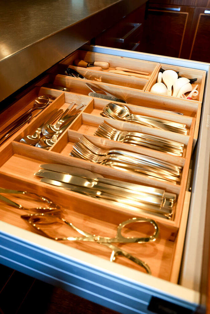 Silverware organized after a concierge move