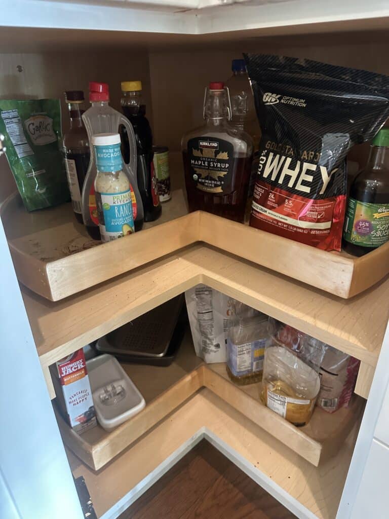 Corner cabinet lazy susan