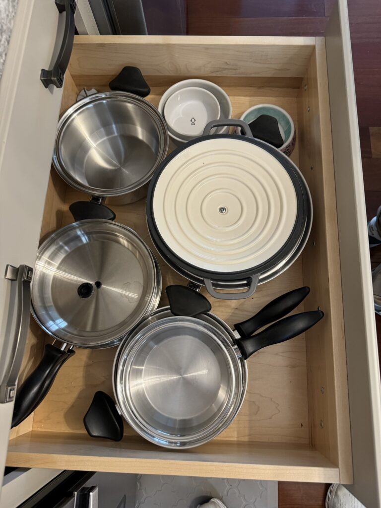 Deep drawer for storing pots and pans